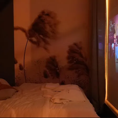 Апарт-отель Skyspa - з джакузі на терасі з видом на печерськ Киев