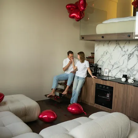 Апарт-отель Skyspa - з джакузі на терасі з видом на печерськ Киев